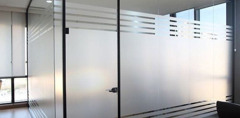 office cabine glass partition with door